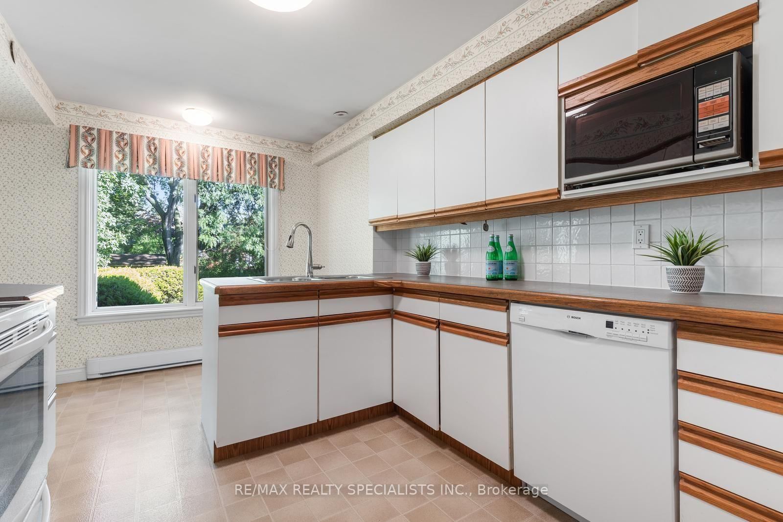 14 Michael Drive • Toronto, ON photo 5