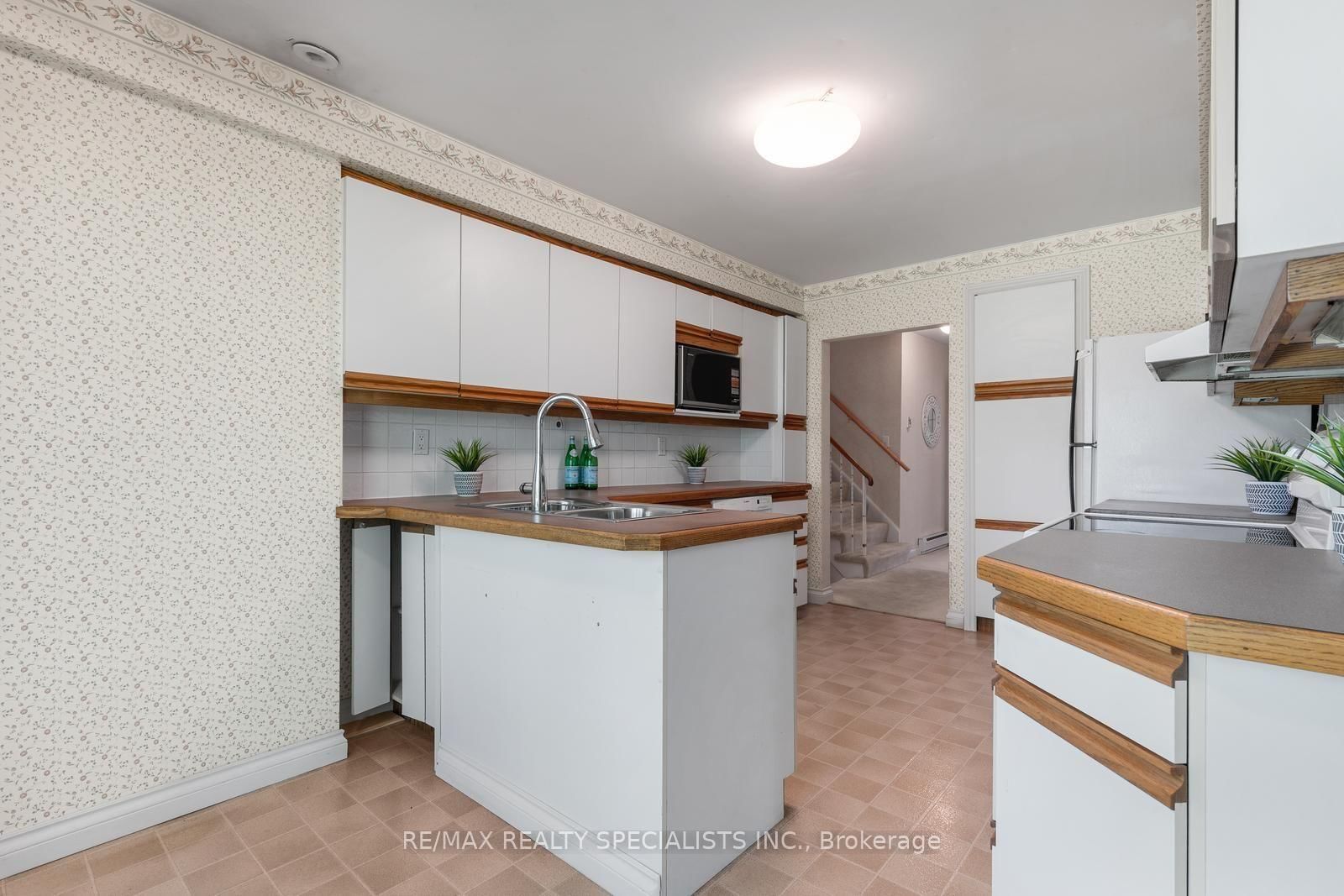 14 Michael Drive • Toronto, ON photo 6