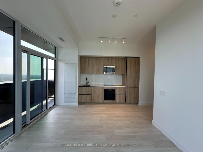 3902 (UPH-02) - 127 Broadway Avenue