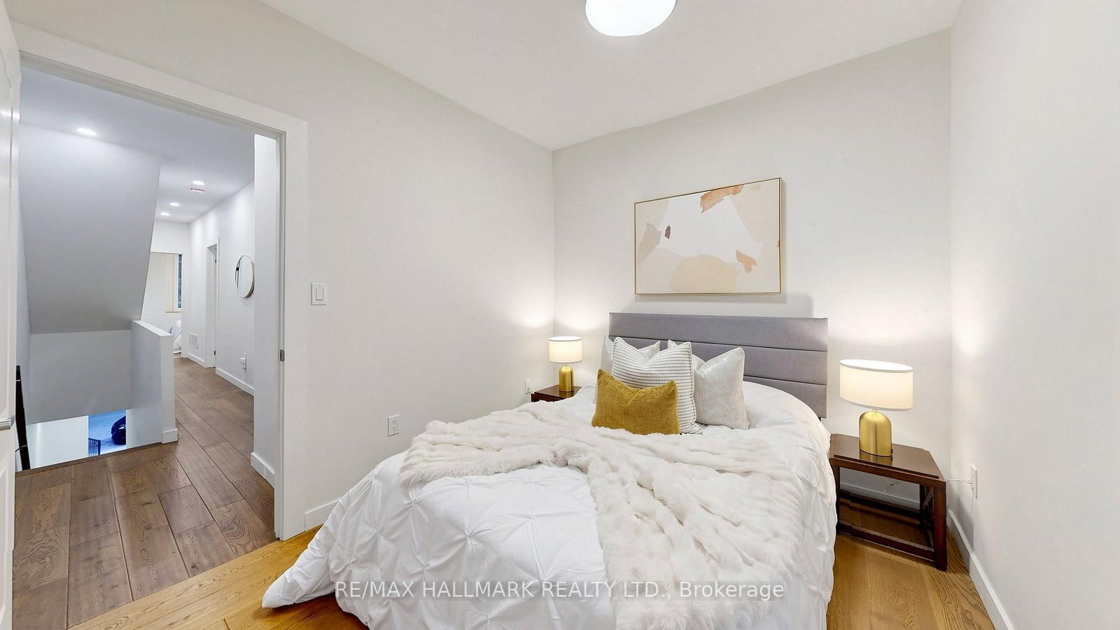 31 1/2 Granby Street • Toronto, ON photo 12