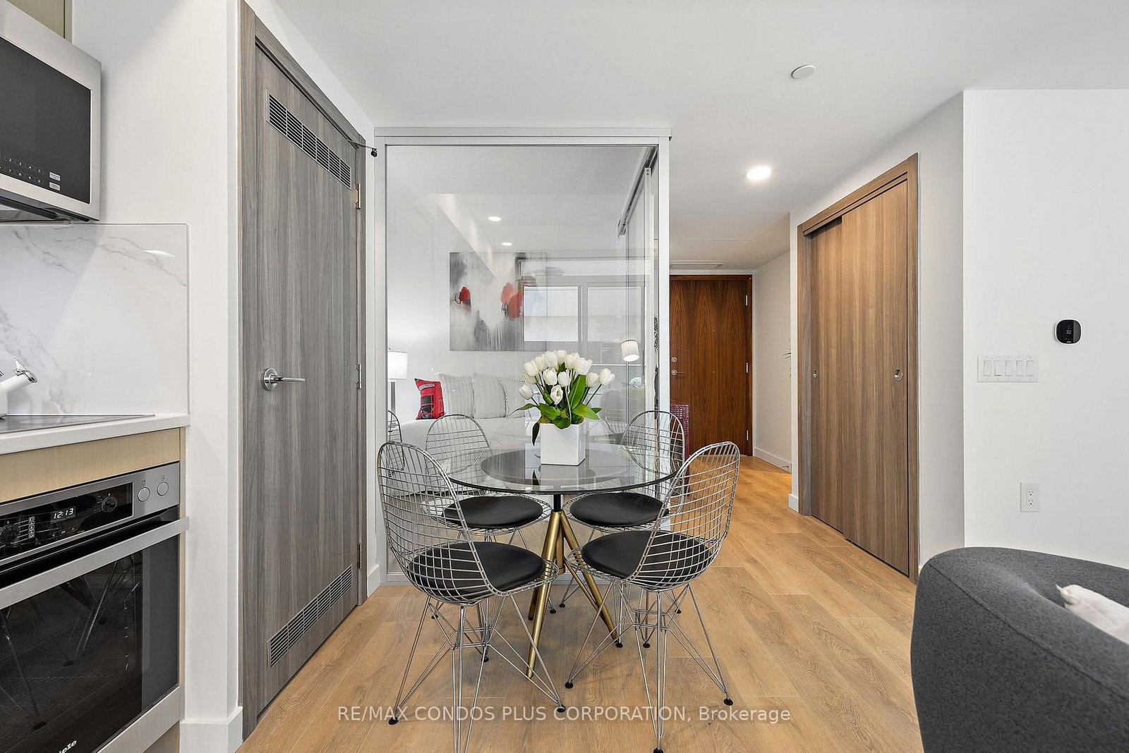 38 Widmer Street • #810 • Toronto, ON photo 4