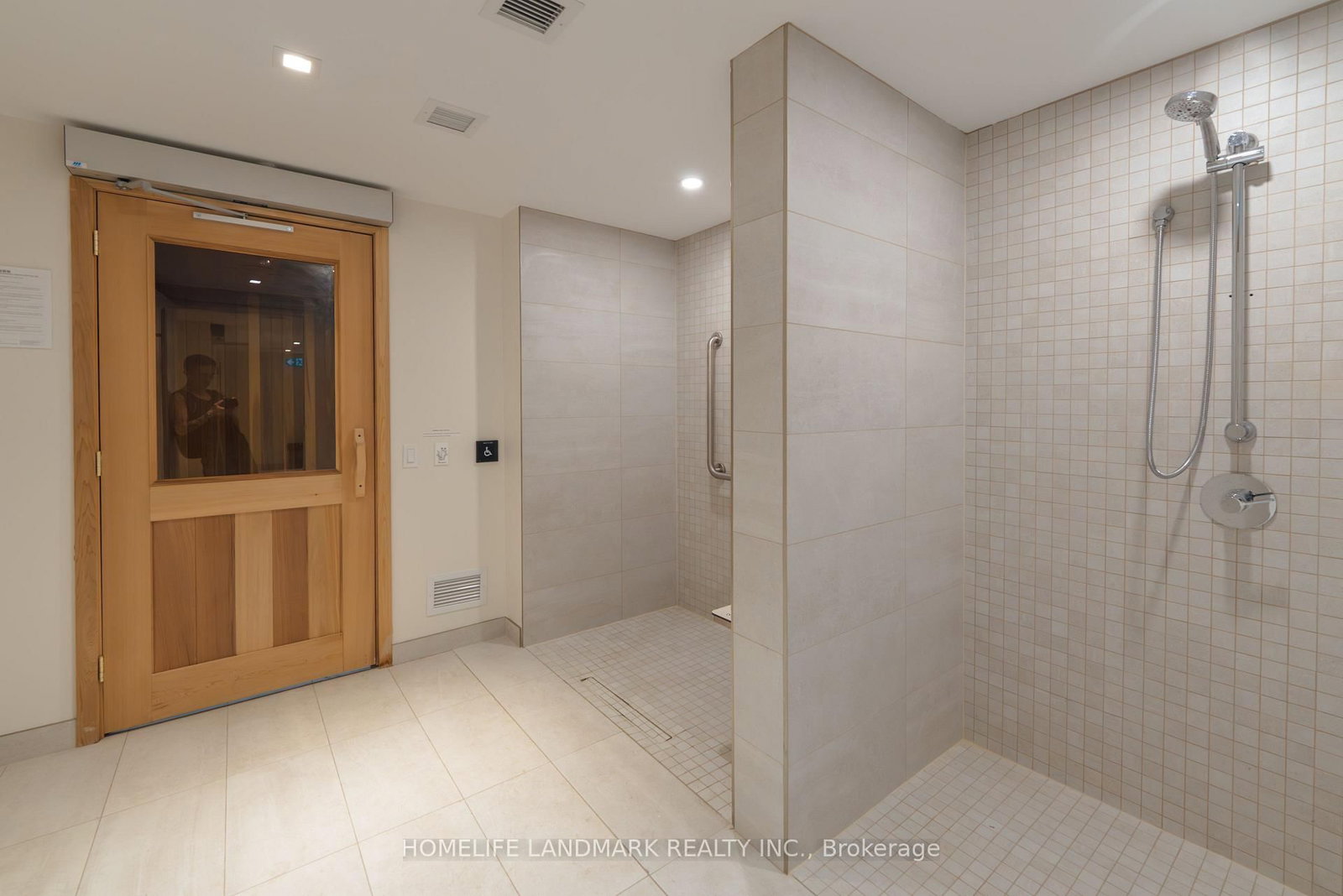 7 Golden Lion Heights • #N833 • Toronto, ON photo 20
