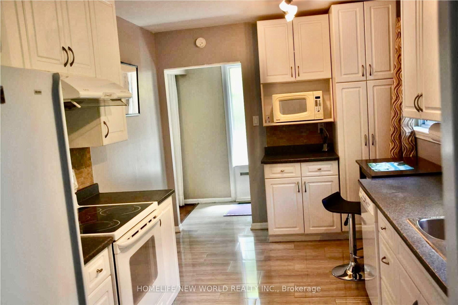 40 Brahms Avenue • Toronto, ON photo 8