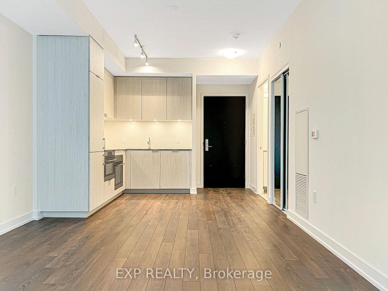 407 - 158 Front Street E