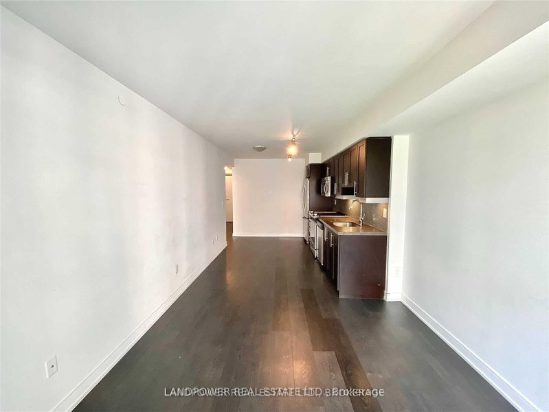 1122 - 525 Adelaide Street W