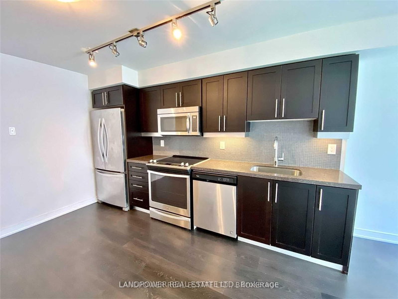 1122 - 525 Adelaide Street W