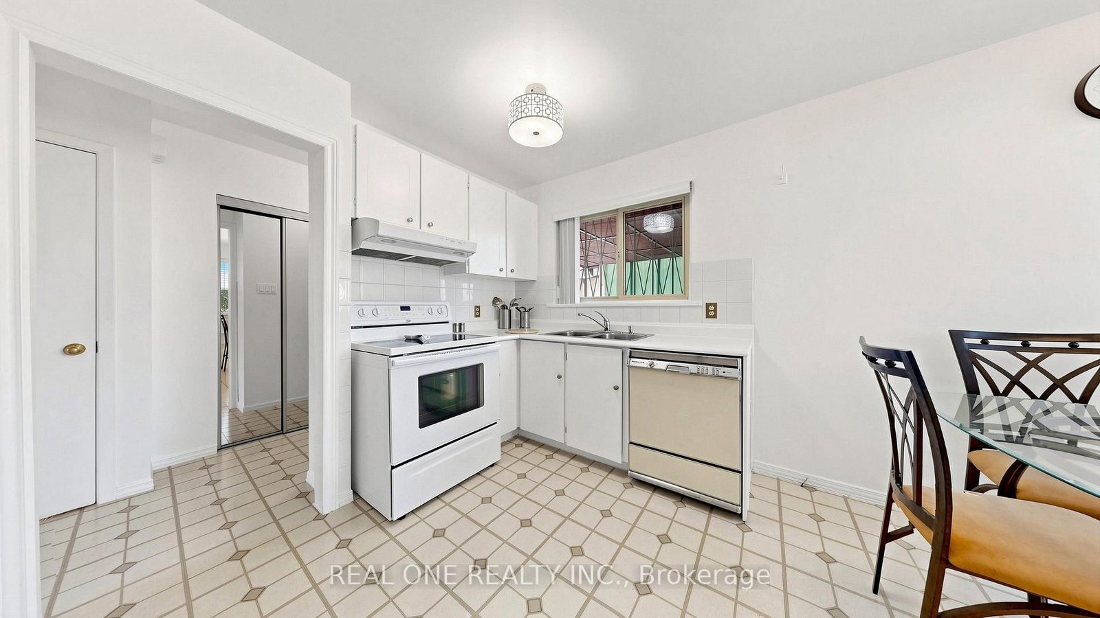 19 Nymark Avenue • Toronto, ON photo 11