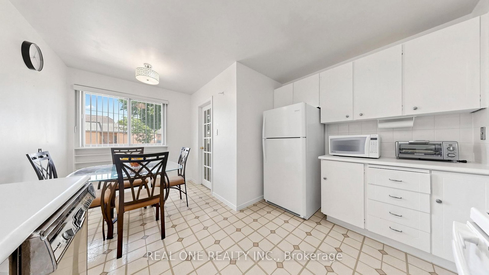 19 Nymark Avenue • Toronto, ON photo 13