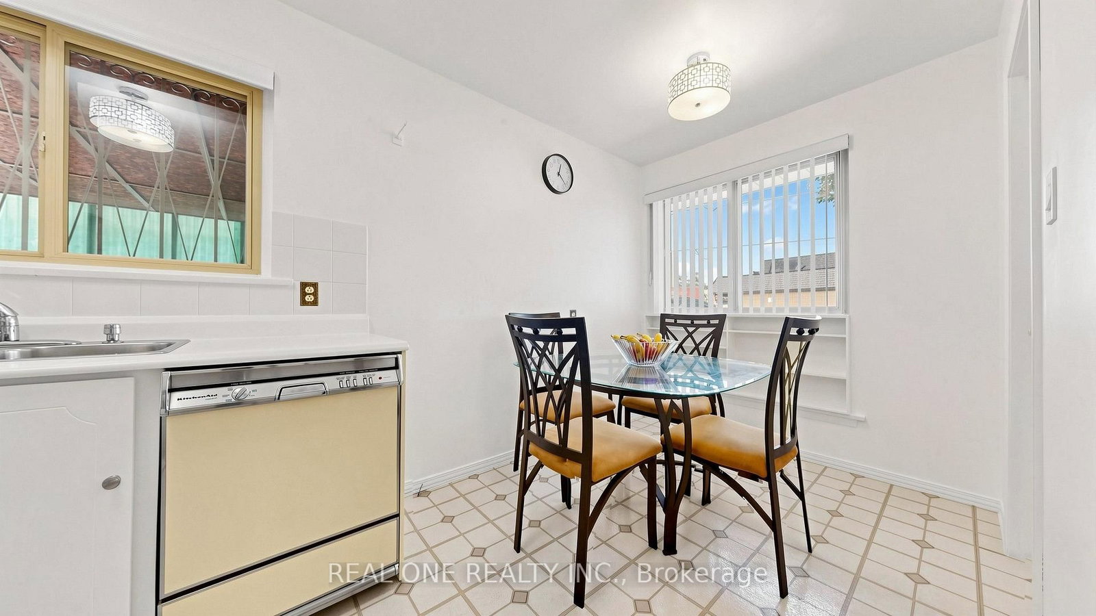 19 Nymark Avenue • Toronto, ON photo 14