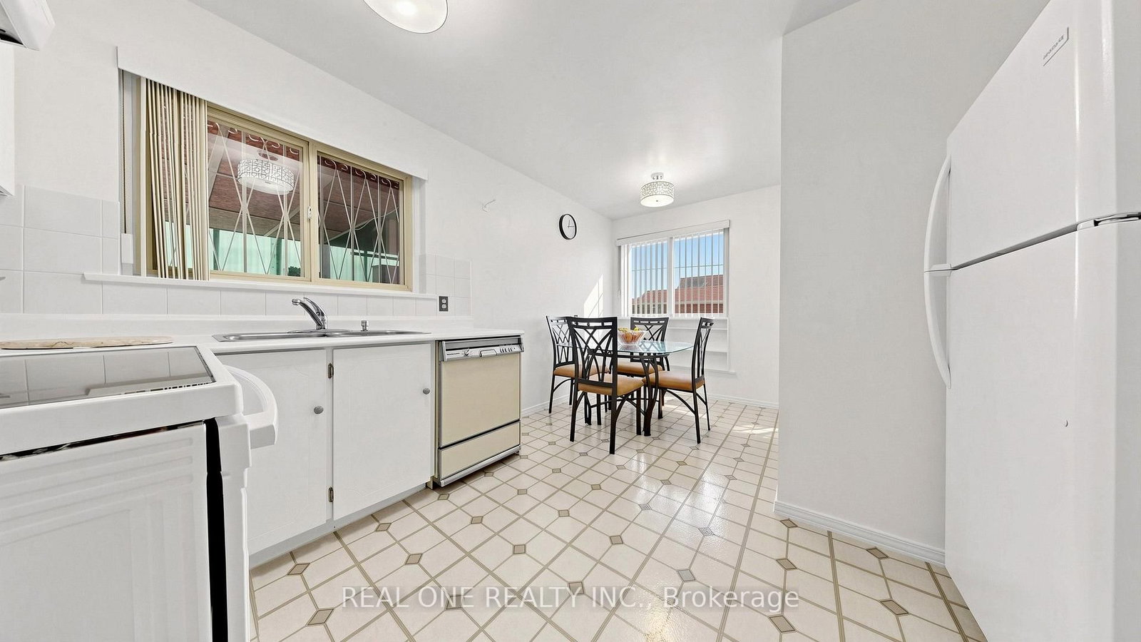 19 Nymark Avenue • Toronto, ON photo 15