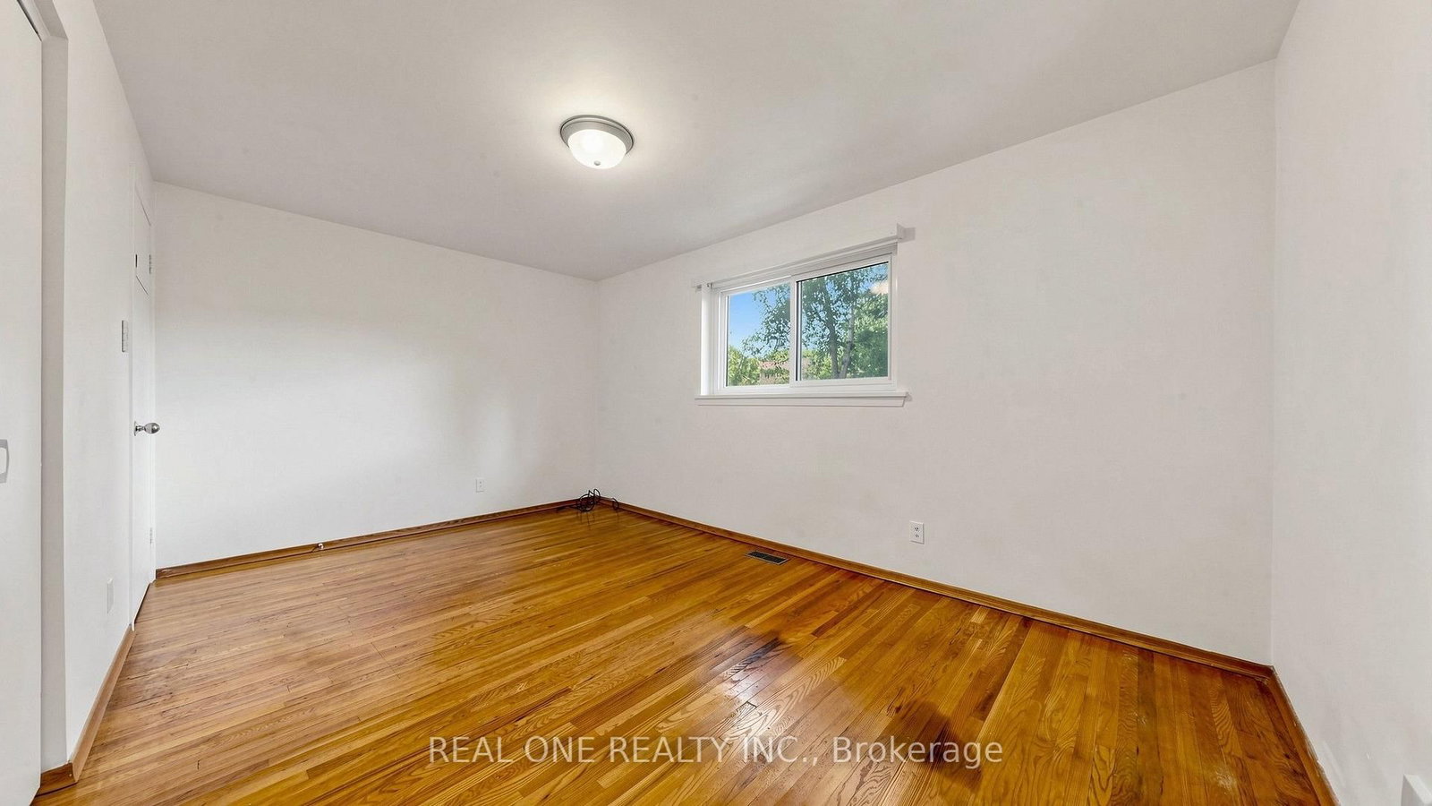 19 Nymark Avenue • Toronto, ON photo 22