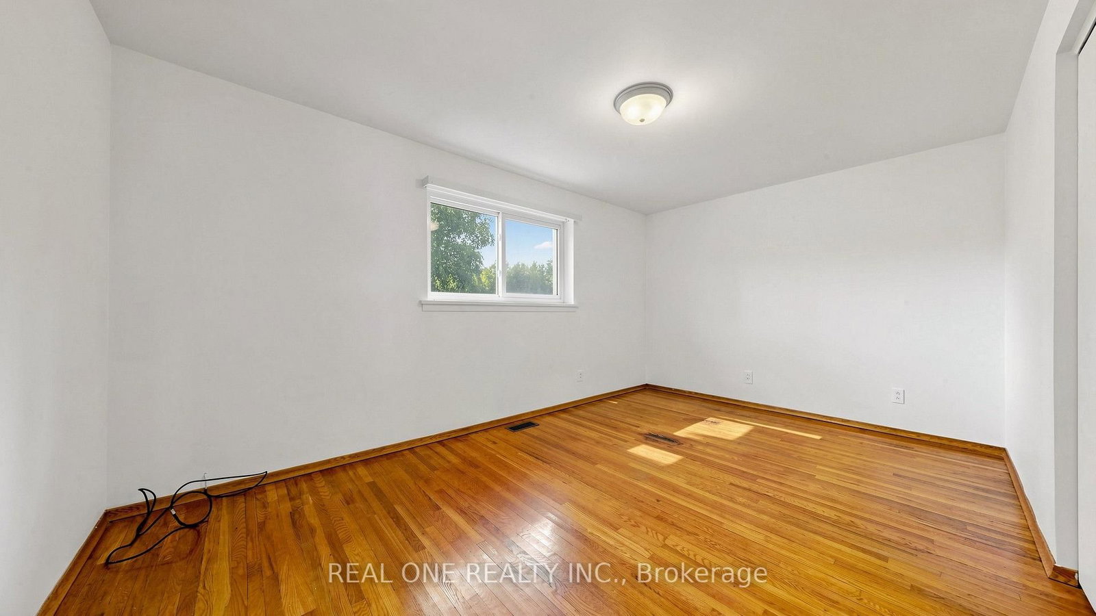 19 Nymark Avenue • Toronto, ON photo 24