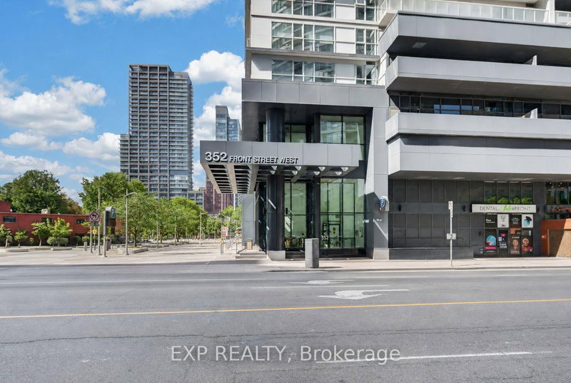 1916 - 352 Front Street W