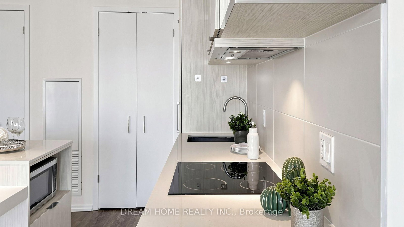 197 YONGE ST Street • #1701 • Toronto, ON photo 16