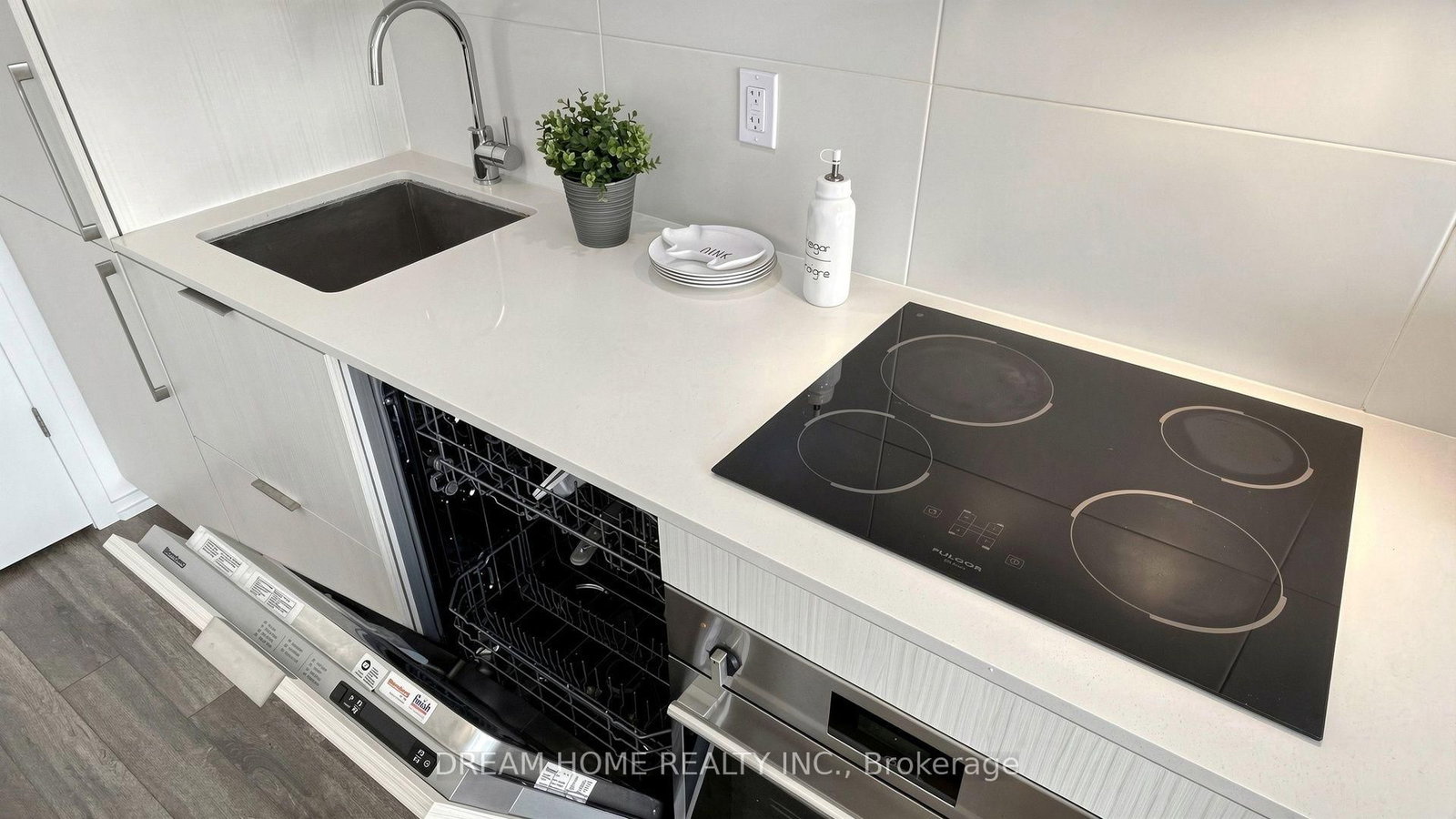 197 YONGE ST Street • #1701 • Toronto, ON photo 21