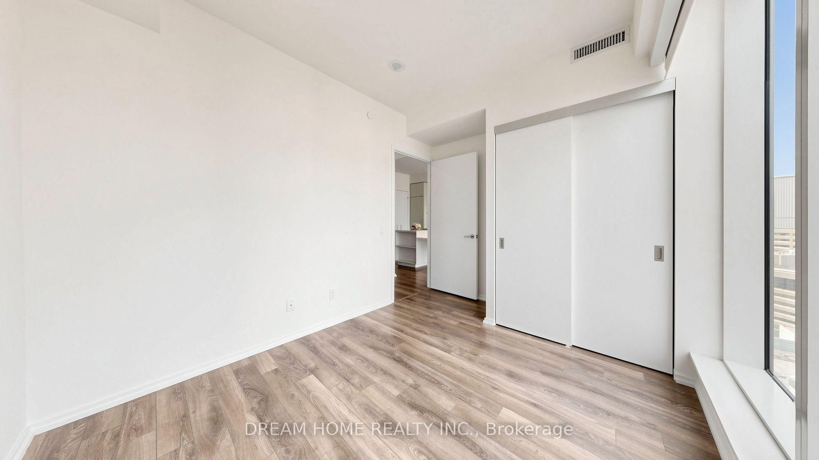 197 YONGE ST Street • #1701 • Toronto, ON photo 27