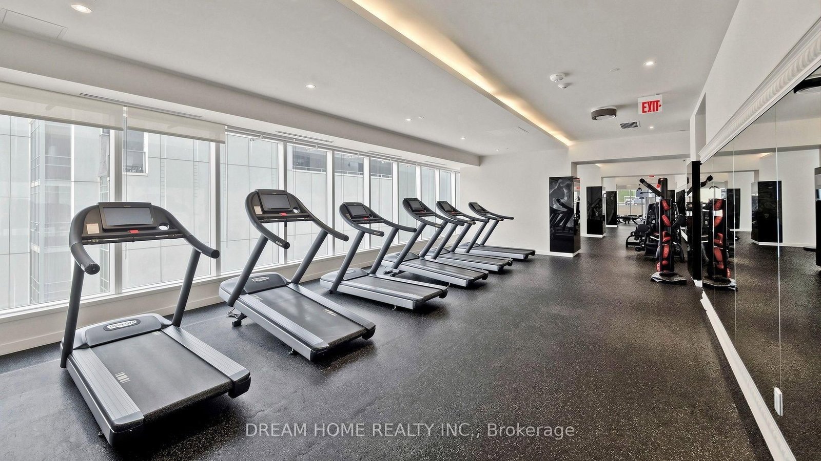 197 YONGE ST Street • #1701 • Toronto, ON photo 38