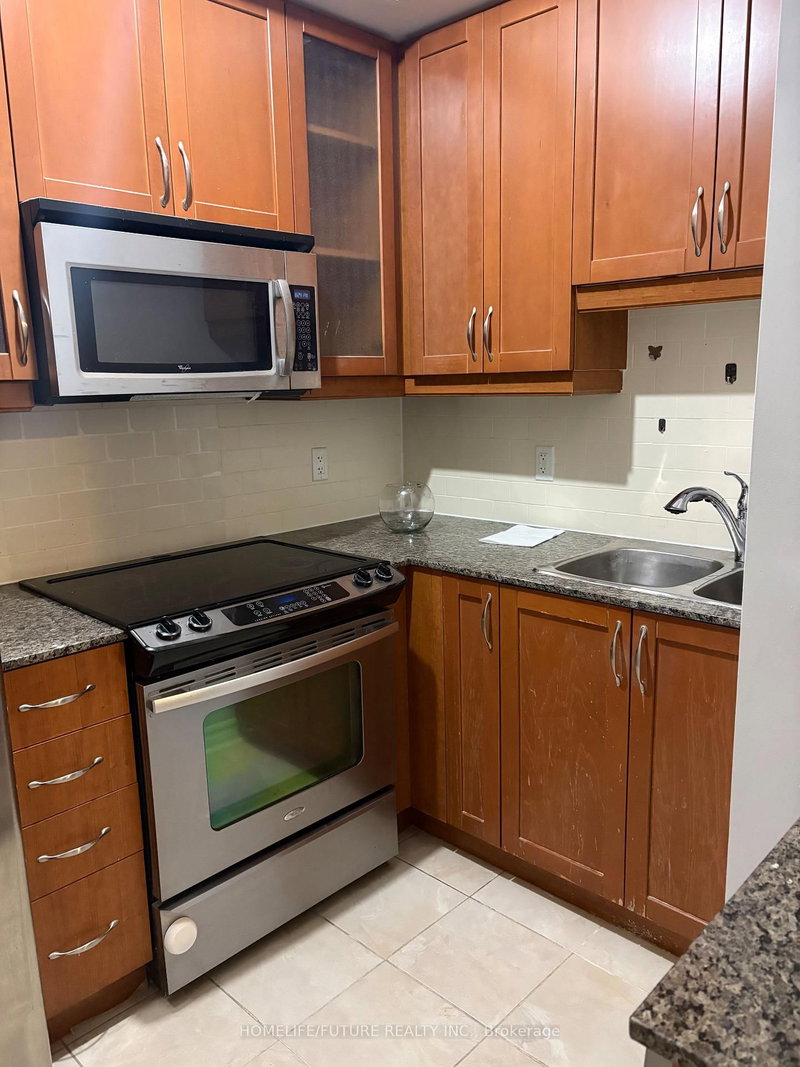 415 - 18 Holmes Avenue