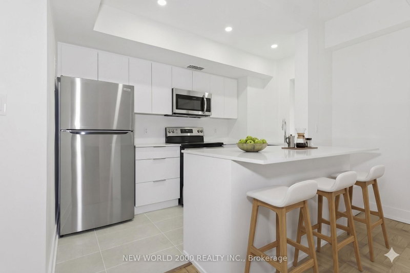 206 - 110 St Clair Avenue W