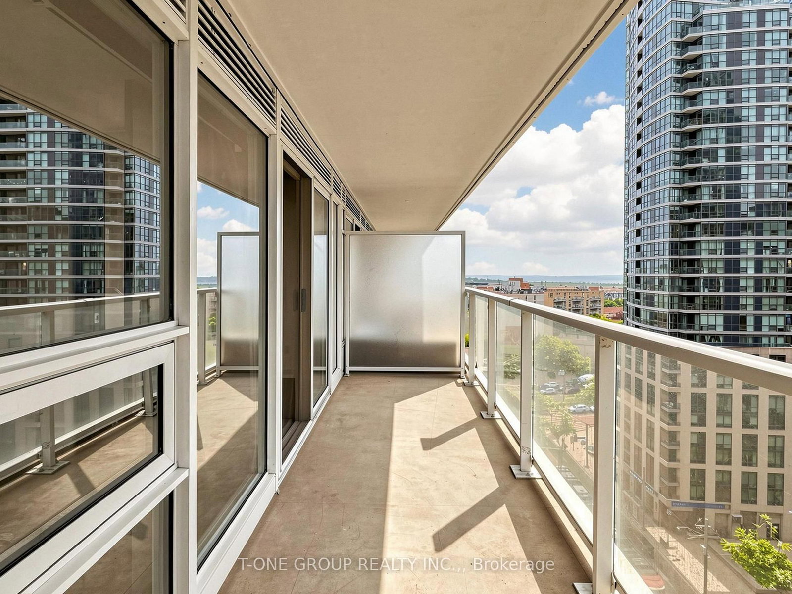 19 Bathurst Street • #1502 • Toronto, ON photo 17