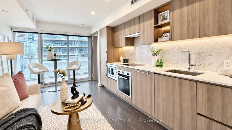1502 - 19 Bathurst Street