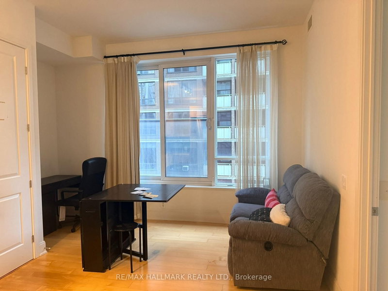 803 - 21 Balmuto Street