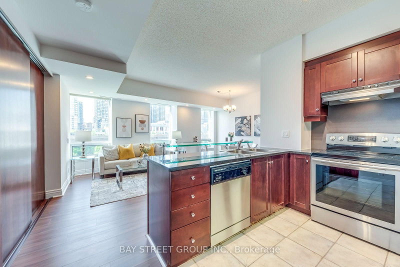 512E - 500 Queens Quay W