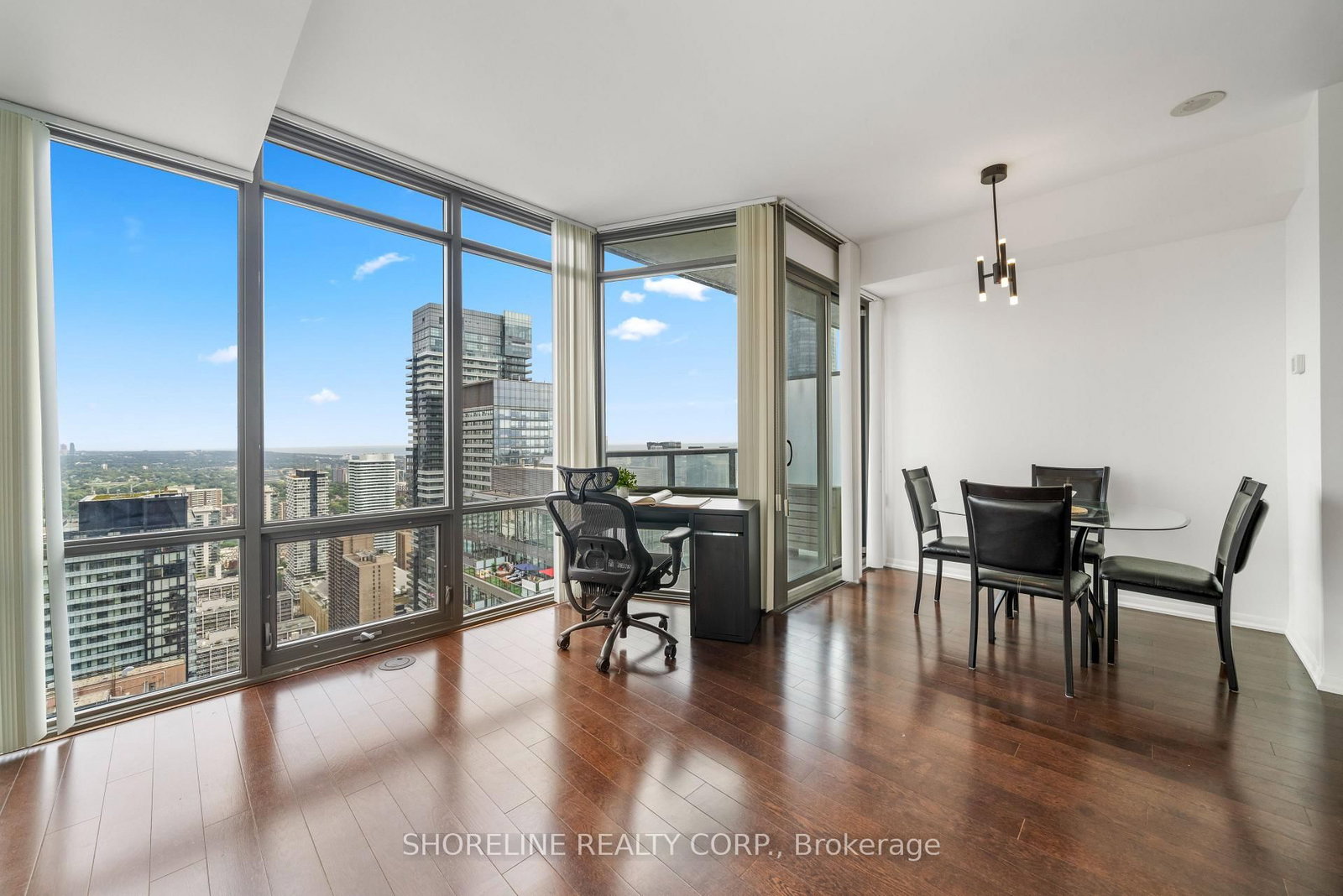 832 Bay Street • #4807 • Toronto, ON photo 1