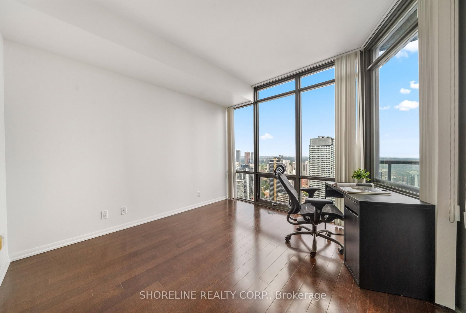 832 Bay Street • #4807 • Toronto, ON photo 10