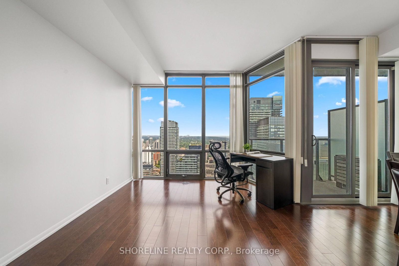 832 Bay Street • #4807 • Toronto, ON photo 11