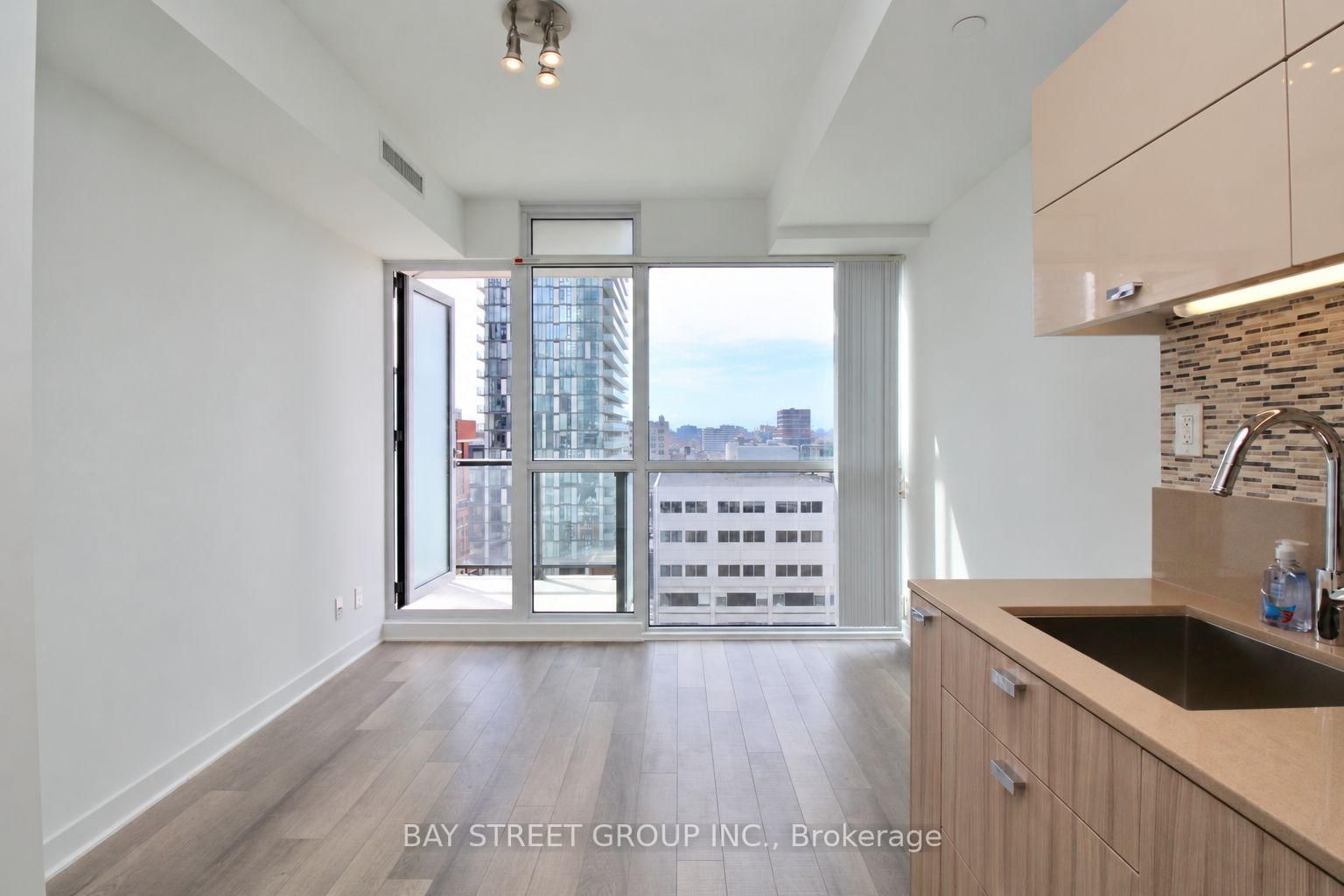 290 Adelaide Street W • #1303 • Toronto, ON photo 8