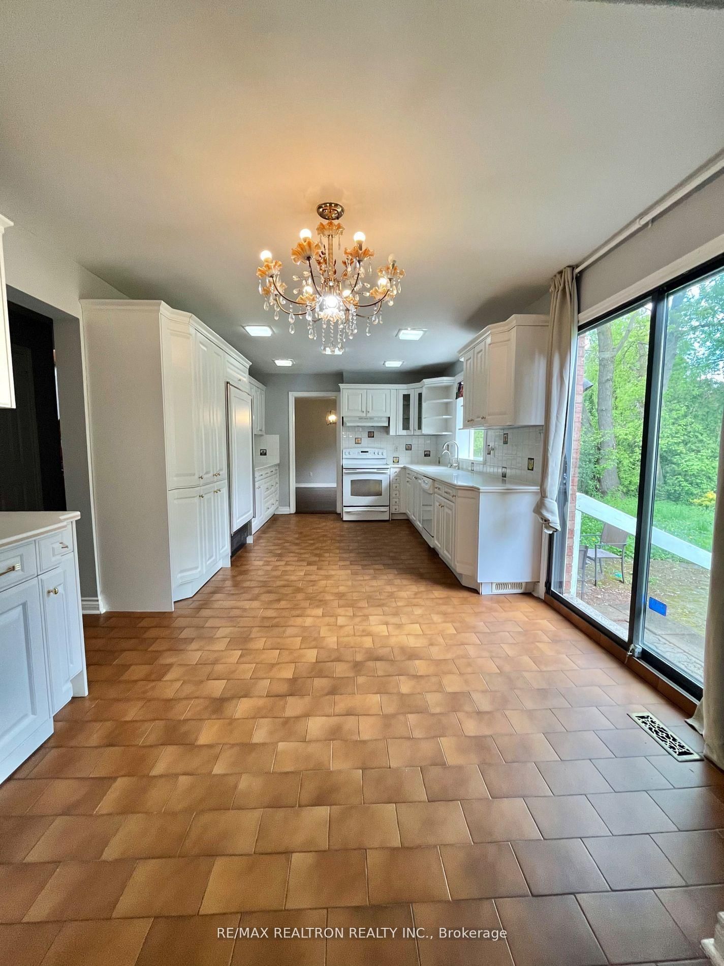 23 Lawnview Drive, Toronto 4