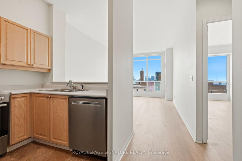 2014 - 7 King Street E