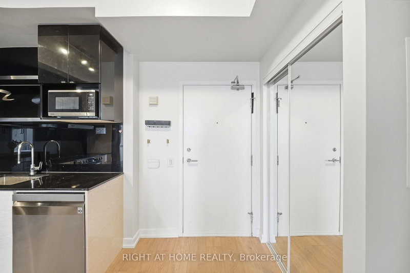 219 - 72 ESTHER SHINER Boulevard