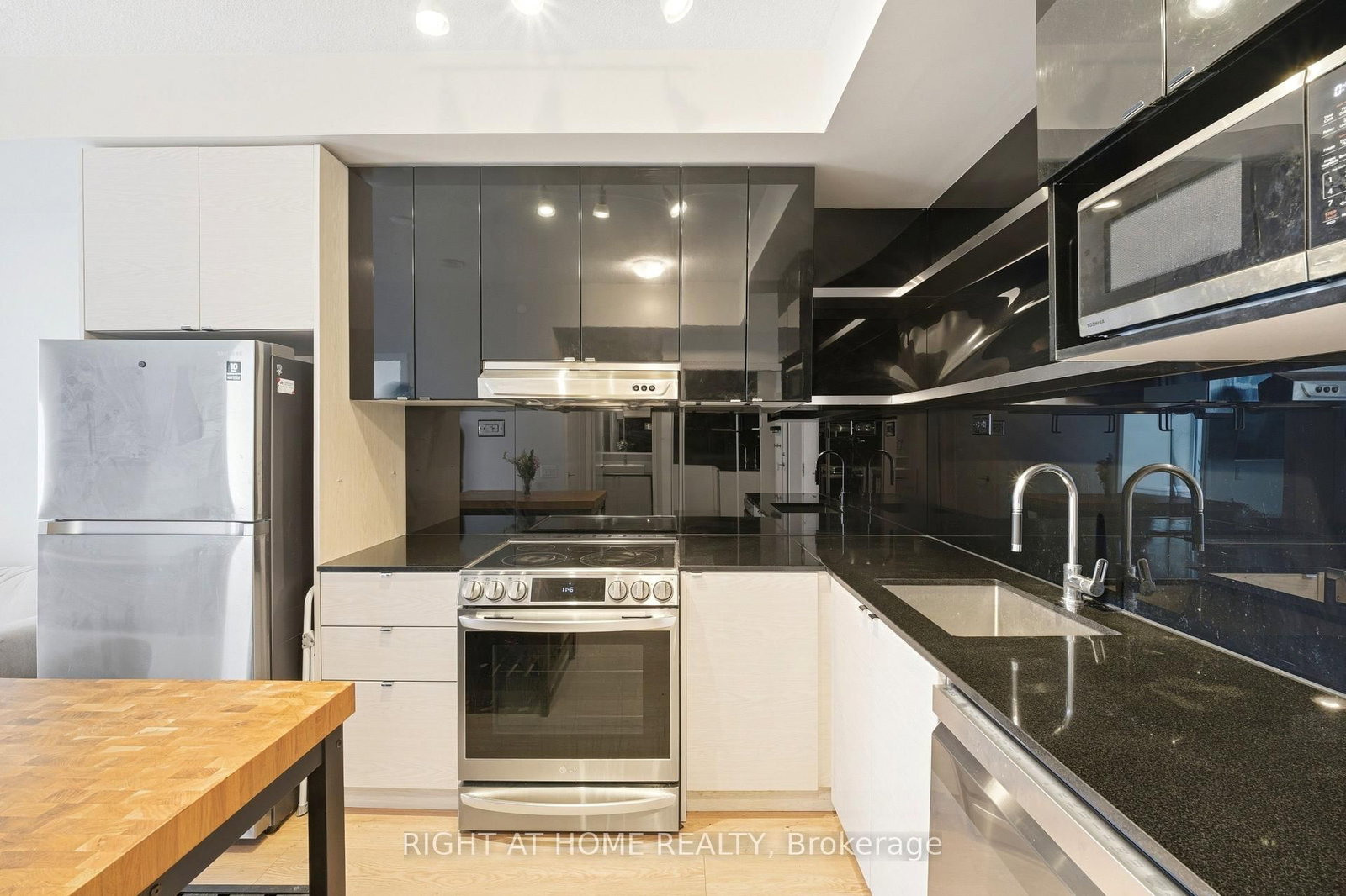 72 ESTHER SHINER Boulevard • #219 • Toronto, ON photo 8