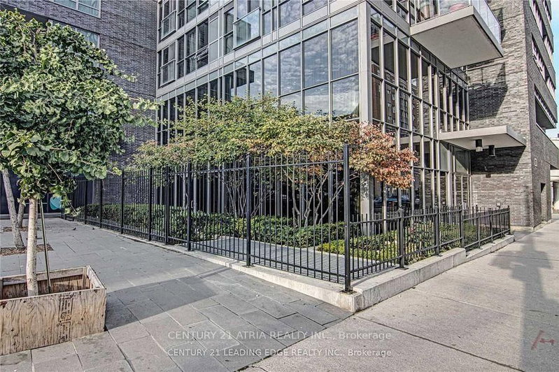 913 - 320 Richmond Street E