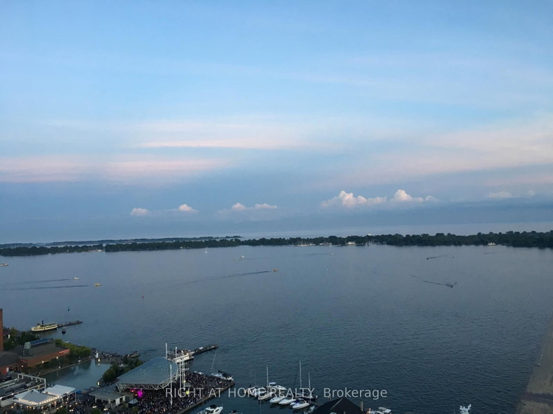 3008 - 270 Queens Quay