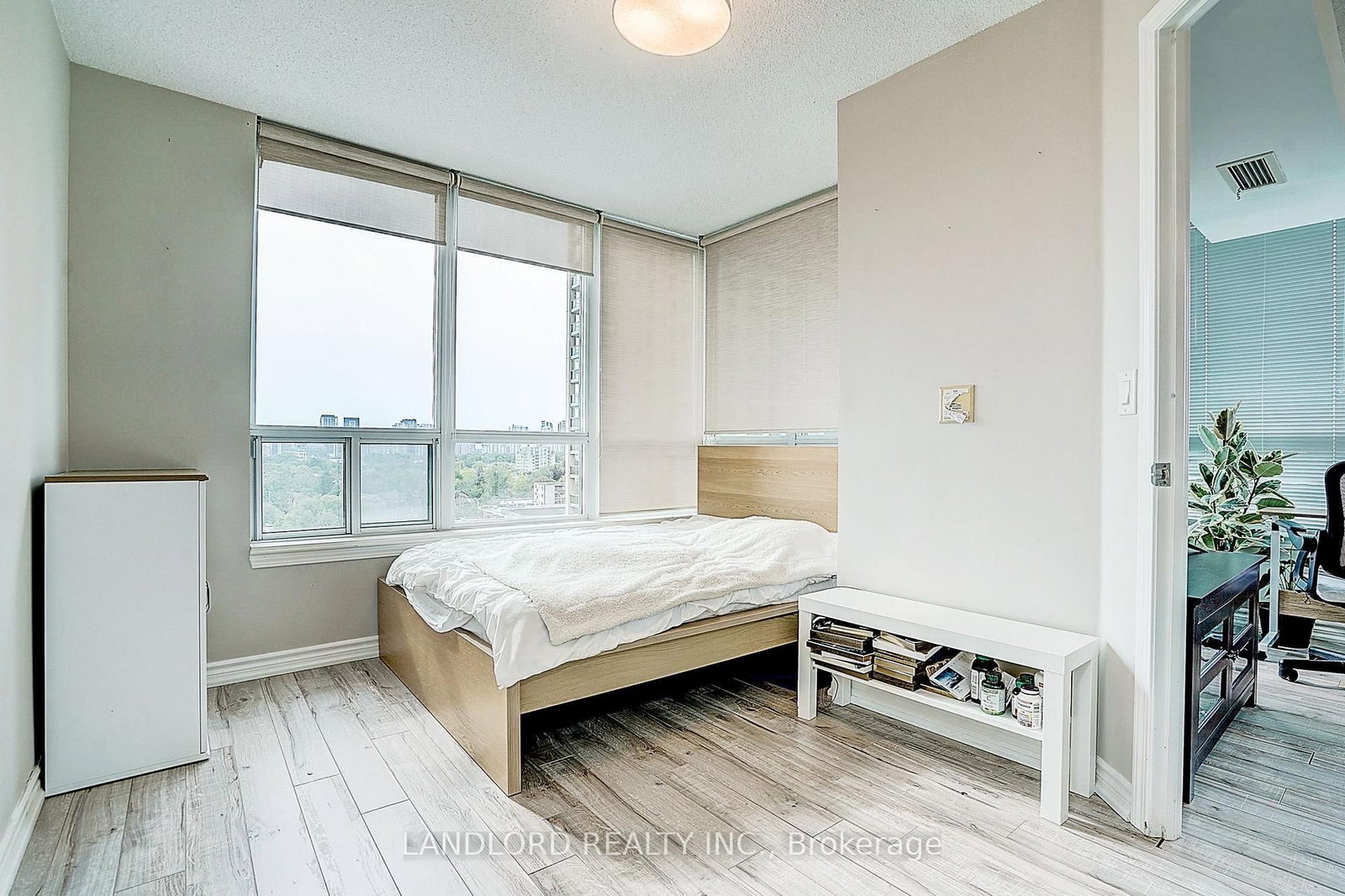 17 Barberry Place • #1014 • Toronto, ON photo 26