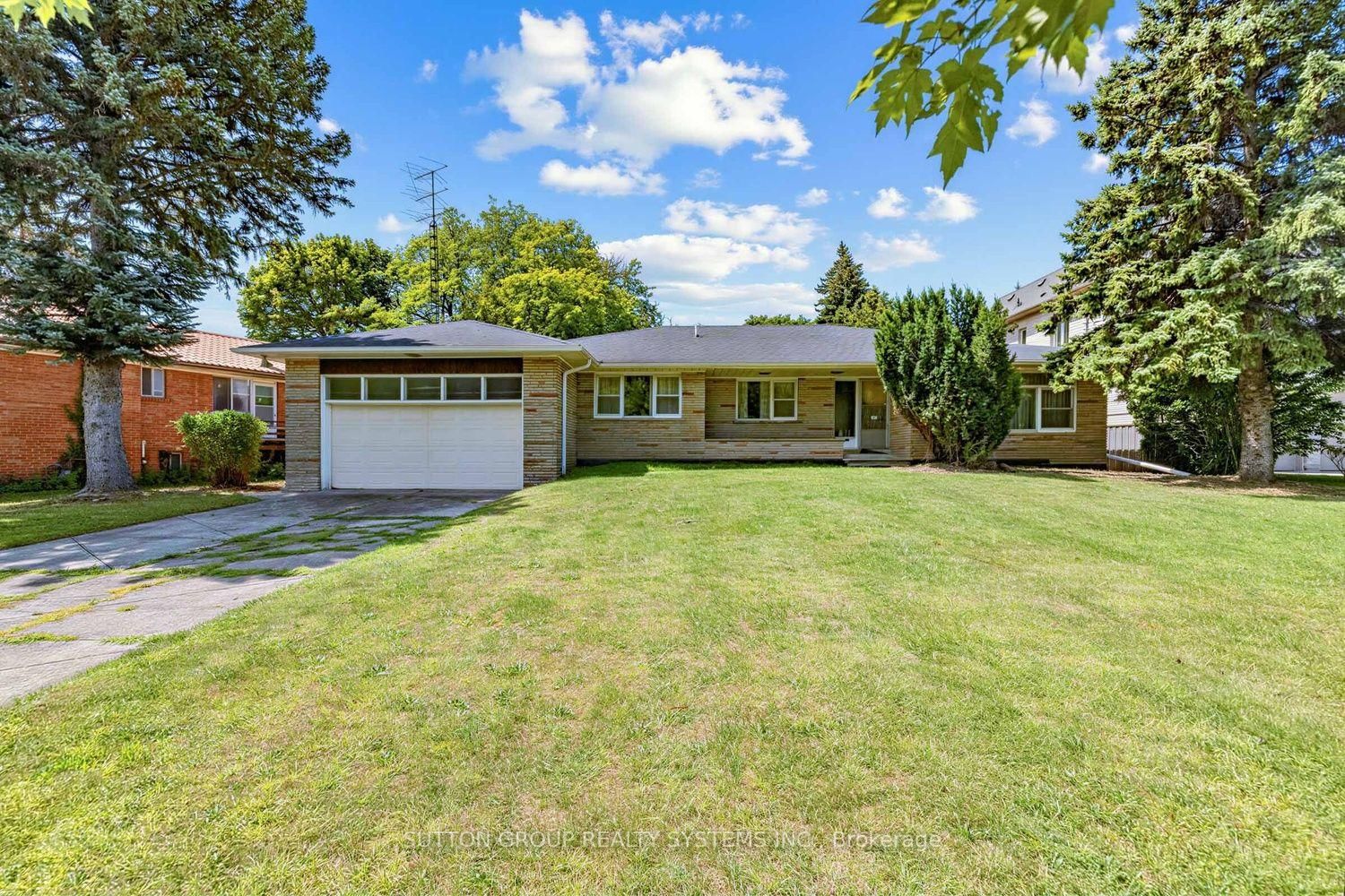 4 Banbury Road • Toronto, ON photo 1