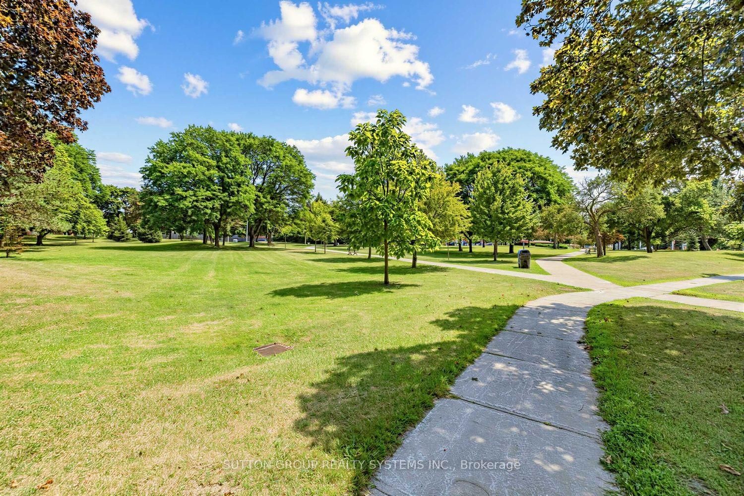 4 Banbury Road • Toronto, ON photo 13