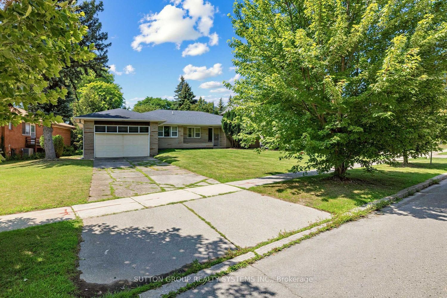 4 Banbury Road • Toronto, ON photo 4
