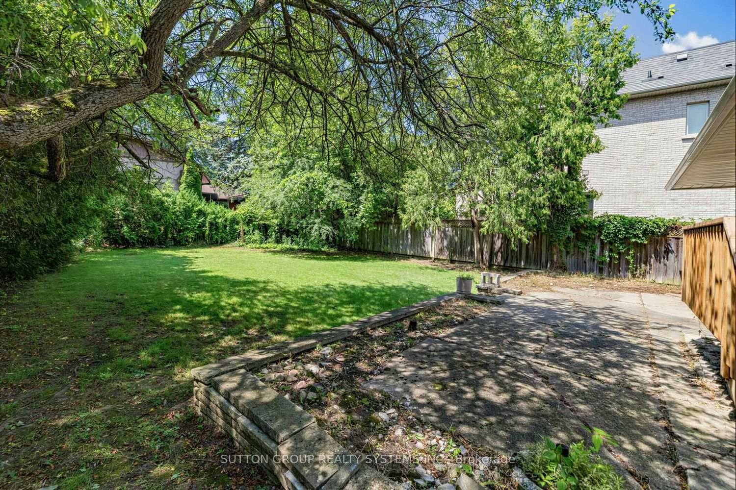 4 Banbury Road • Toronto, ON photo 8