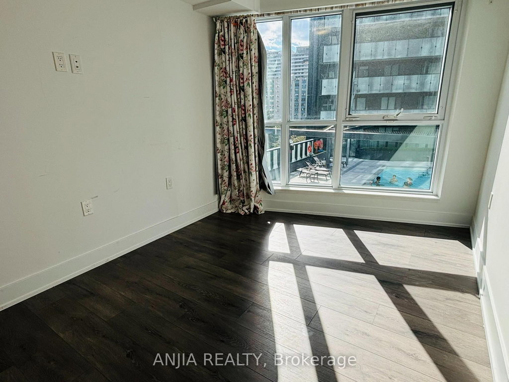 622 - 585 Bloor Street E 4