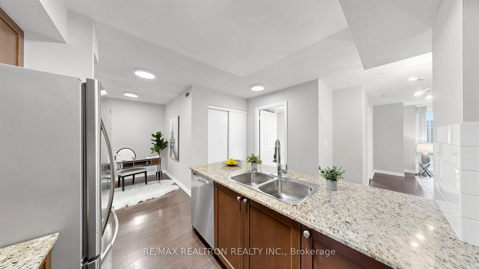 761 Bay Street • #1212 • Toronto, ON photo 13