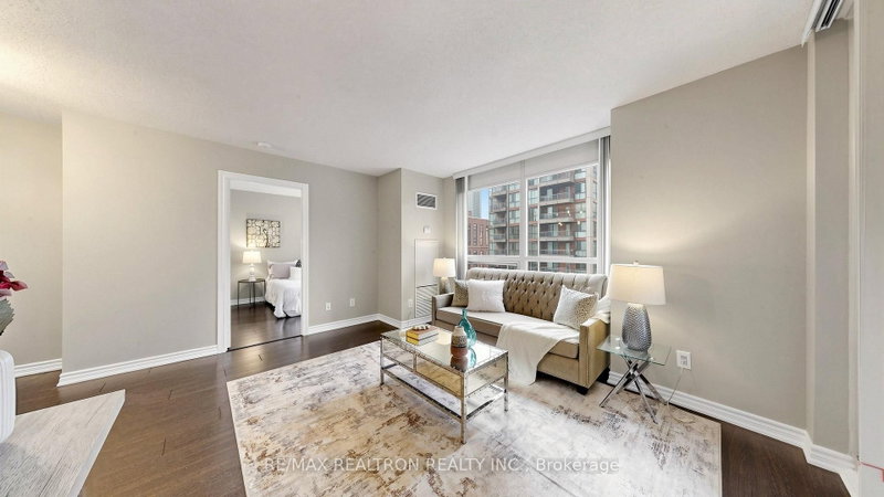 1212 - 761 Bay Street
