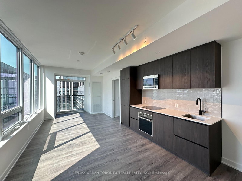 3702 (LPH-02) - 117 Broadway Avenue