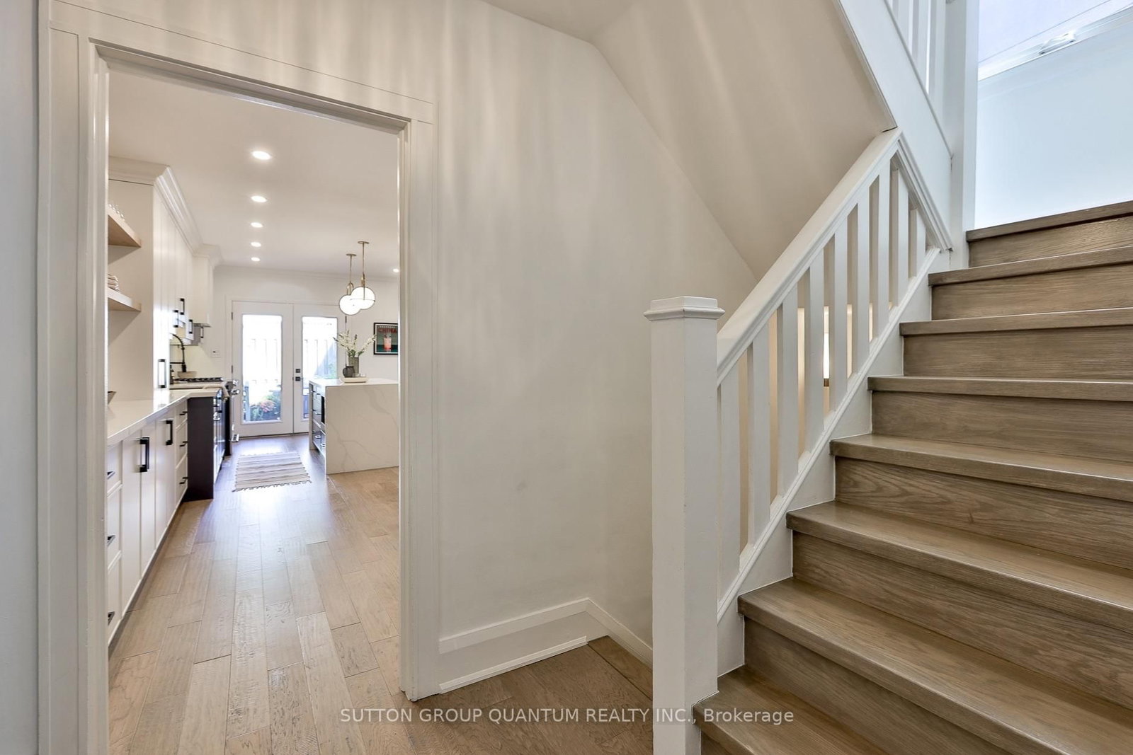 110 Castlefield Avenue • Toronto, ON photo 10