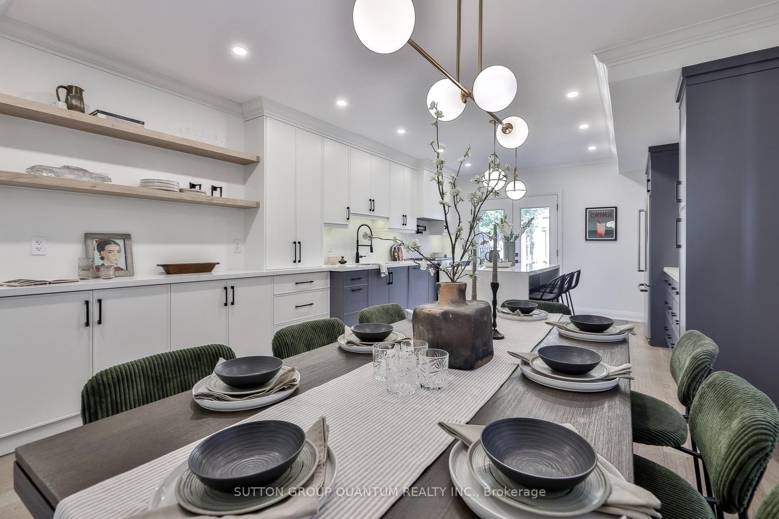 110 Castlefield Avenue • Toronto, ON photo 12