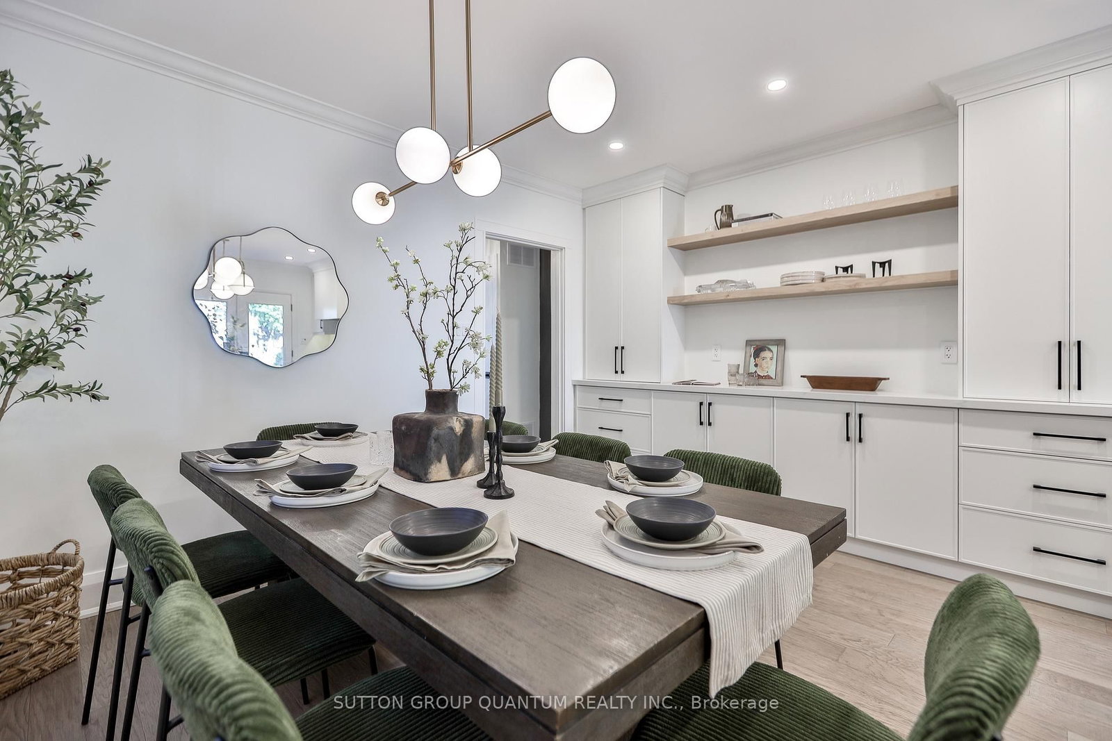 110 Castlefield Avenue • Toronto, ON photo 14