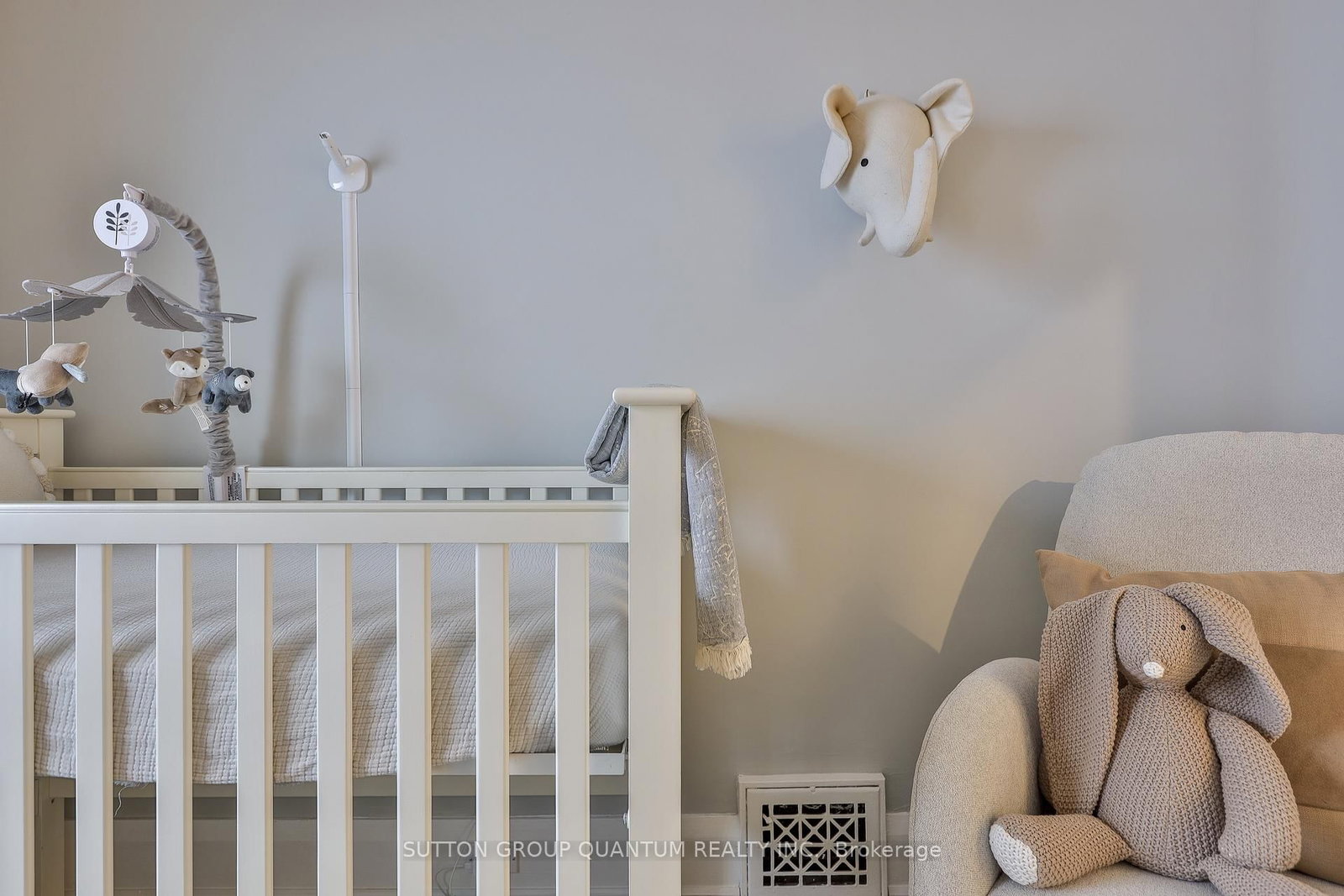 110 Castlefield Avenue • Toronto, ON photo 38